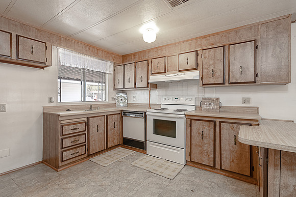 3933Lahaina14