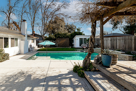 212 Birchwood25