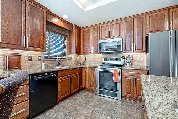 3300Colonial10