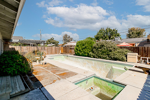 2625Madrone30