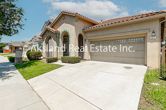 611Brookhurst03