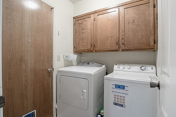 3840 Rexford 16