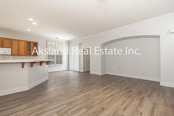 611Brookhurst14