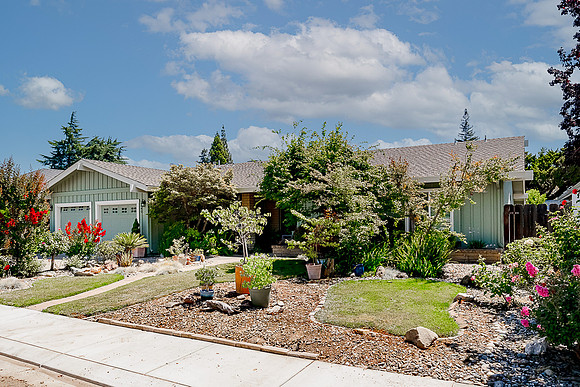 3840 Rexford 02