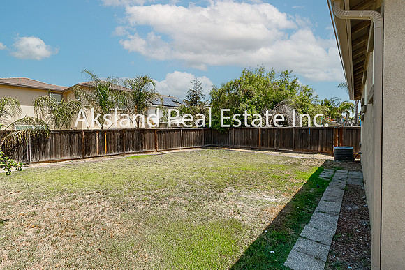 611Brookhurst22